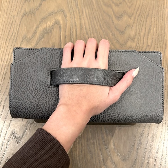 Grey Matt & Nat clutch - Picture 3 of 4